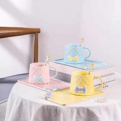 Tazza da Caffè in Rilievo con Fiocco Lusso Leggero Tazza dall'Aspetto Elevato Tazza dal Cuore di Ragazza Set Tazza e Piattino per il Tè del Pomeriggio