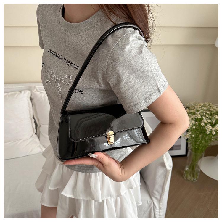 2024 Summer Women's Retro French Texture Shiny Shoulder Bag