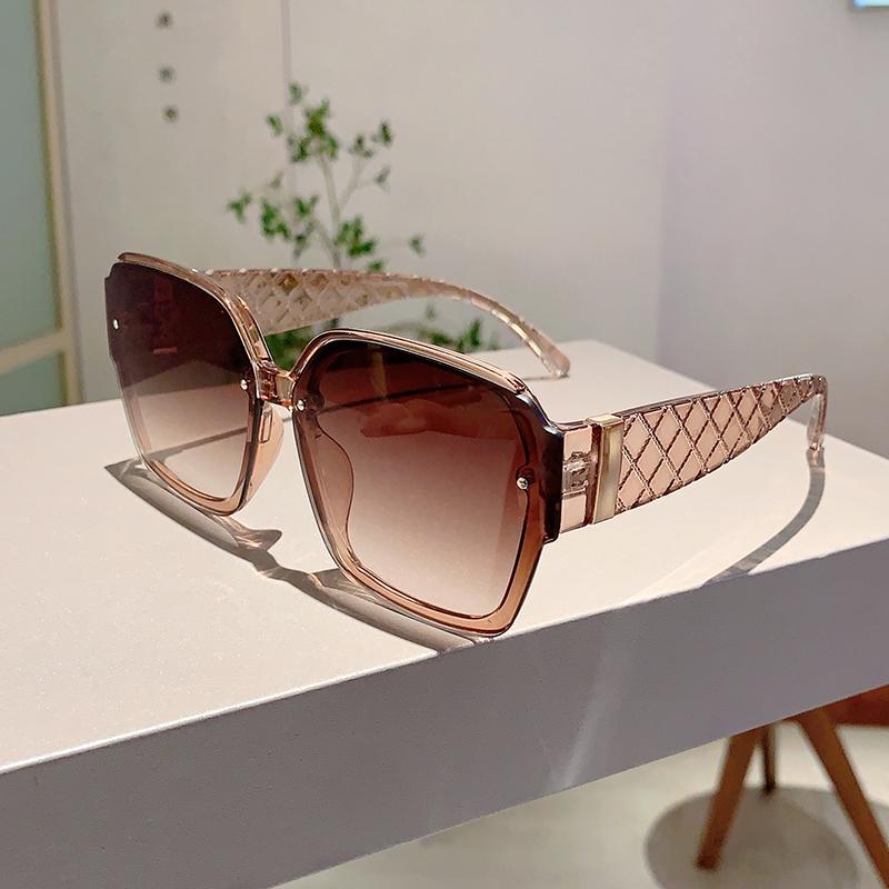 

Blue Fashion Design Sunglasses Square Stylish Women Sun Glasses Gradient Men Shades for Outdoor Sports Travelling as picture shows