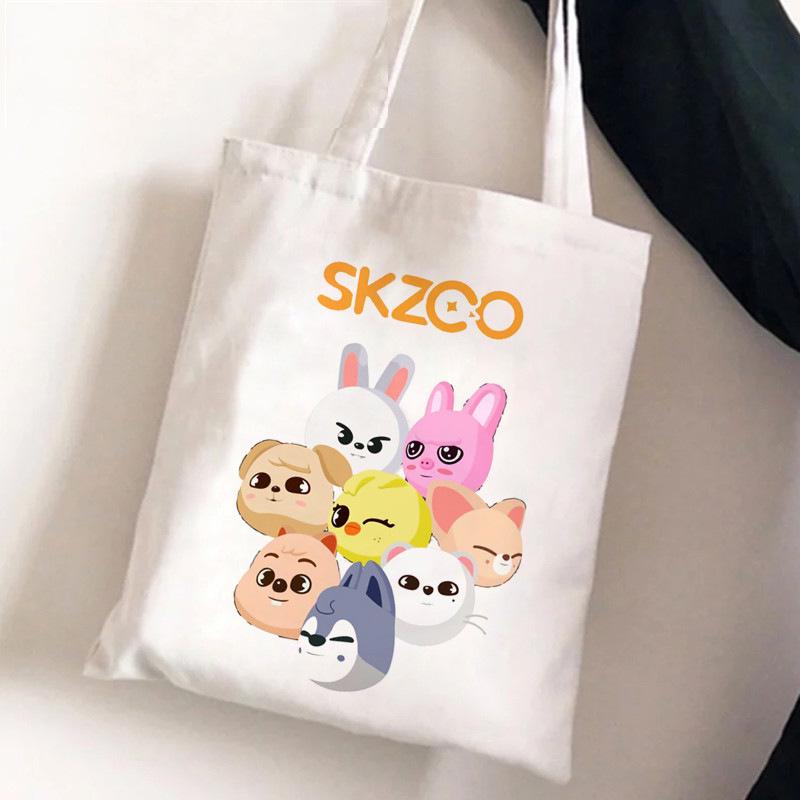 Plátěná kabelka se potiskem Skzoo od Stray Kids - Dámská ležérní taška přes rameno 03