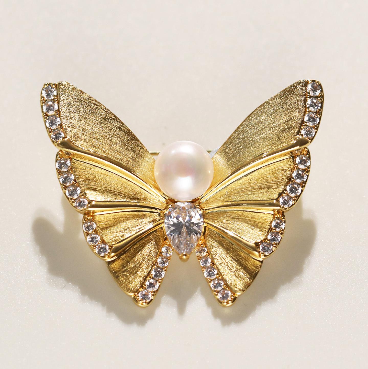Bo Xin Yun Gold Hand-drawn Butterfly Brooch with High-grade Freshwater Pearl and Copper Zirconia Pin