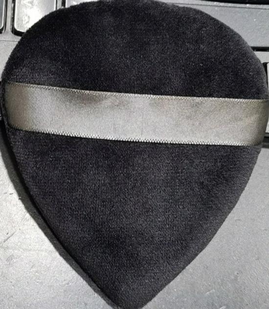 

Сшитые вручную пуховки в форме сердца, капли и веера - Идеально подходят для закрепления макияжа и детской присыпки Black