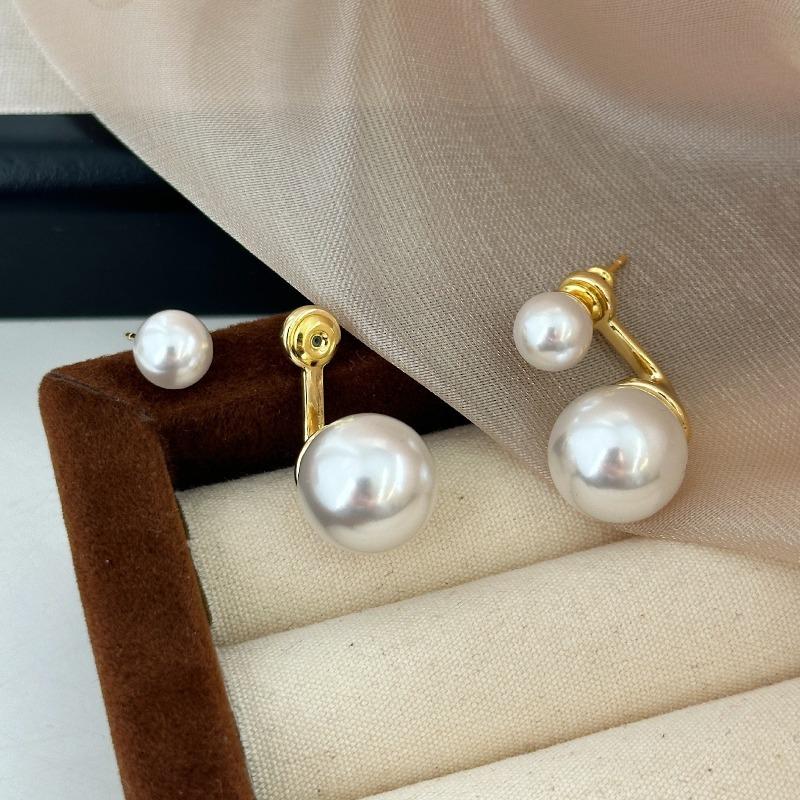 Square Zirconia Pearl Earrings for Women. Light Luxury, High-end, Elegant Style, Large Earrings. A Retro Style, Suitable for Wearing Twice.