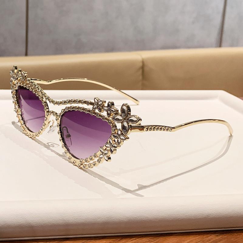 Heavyduty Glamorous Cat Eye Sunglasses With Pc Lenses For Stylish Travel