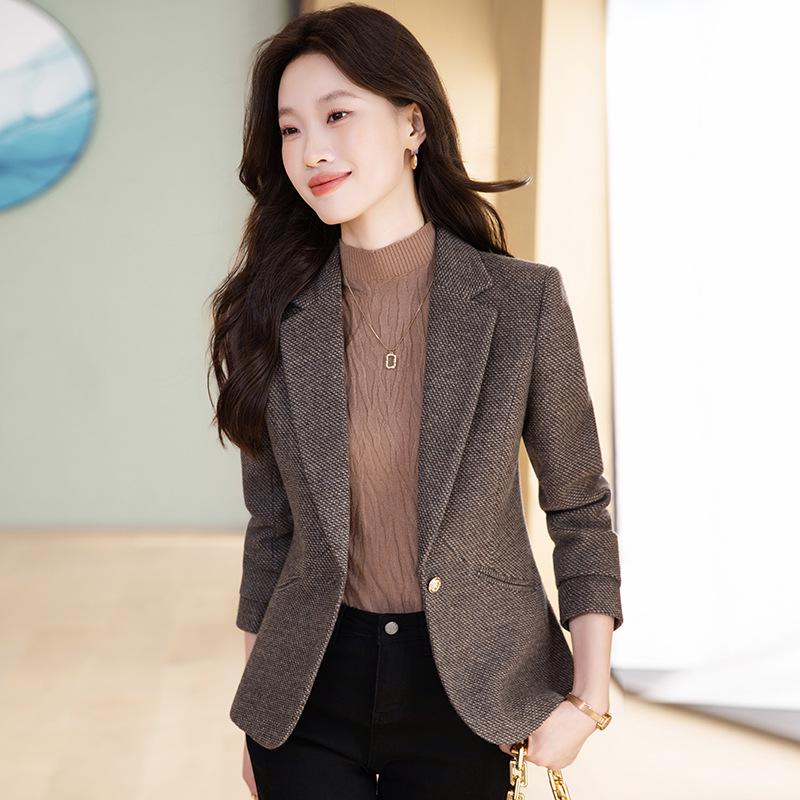 

Женский блейзер из шерсти цвета хаки - Осень/Зима 2025 Коллекция для миниатюрных 3XL