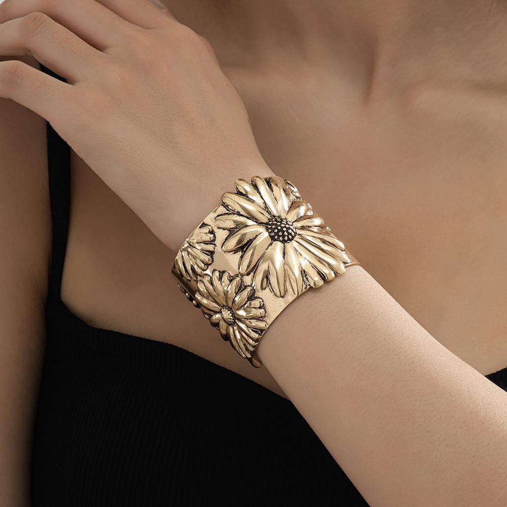 1pc Retro Western Style Sunflower Floral Embossed Metal Bangle Bracelet for Women, Fashionable and Graceful Valentines,Mom,Mother,Mother's Day,Gift