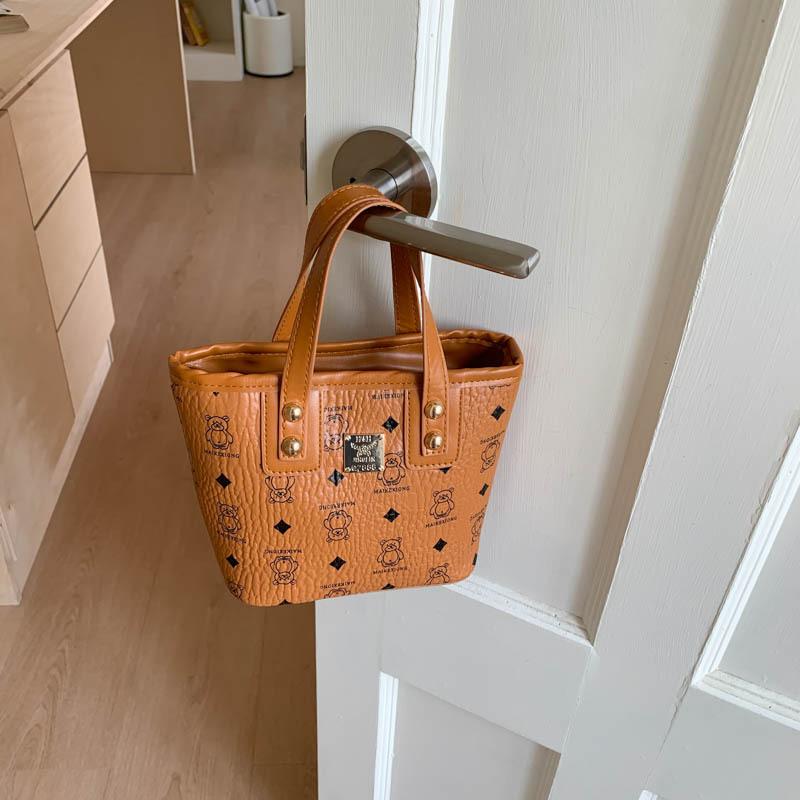 

Popular retro trend versatile new fashion messenger bag niche texture portable shoulder bucket bag коричневий