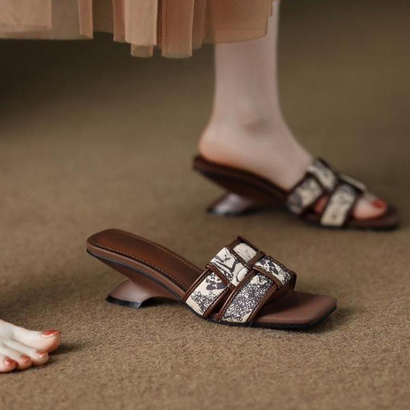 

Fashion French Open-toe Square Head Heeled Slippers for Women Summer Wear Retro Woven One-word Slippers with Thin Heels Zapatos De Mujer 42 коричневый