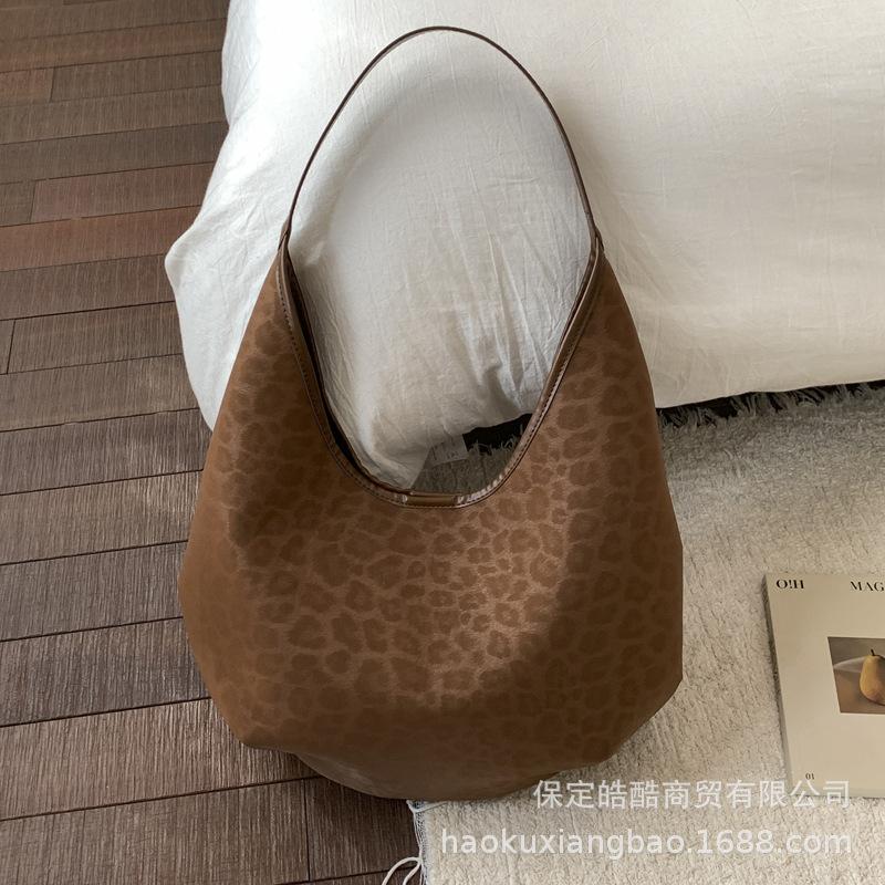 Retro bag women's large capacity 2025 new autumn and winter simple versatile shoulder underarm bag commuter tote bag