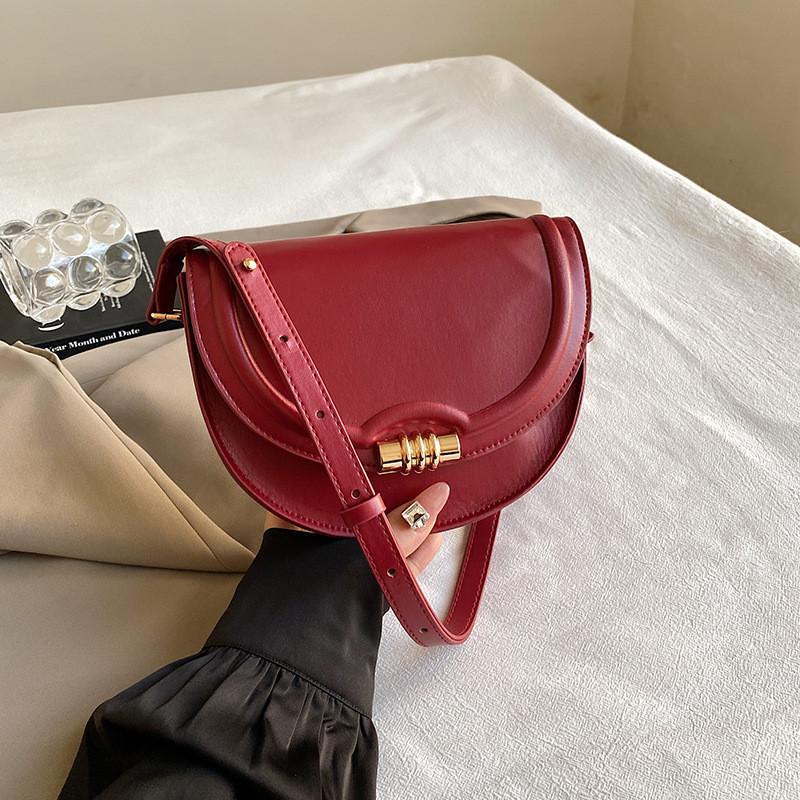 Stylish Vintage Saddle Bag For Women With Trendy Colors And Soft Pu Material