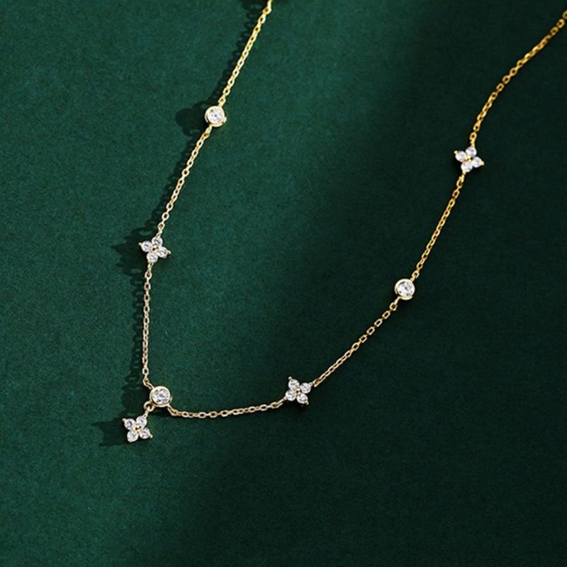 Sparkling Necklace Fashion Four Leaf Plant Pendant Necklace Neck Jewelry Perfect for Youthful Couple or Close Friend