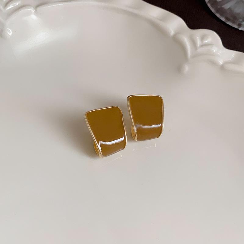 Retro Silver Needle Heart Stud Earrings: Luxury Fashion Design for Women