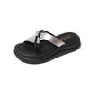 Thick-soled Shit-stepping Slippers Women's 2025 New Summer Cross-strap Beach Shoes Korean Version Out of the Street Fashion Sandals