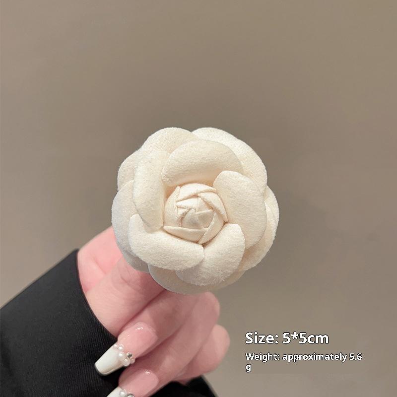 1Pcs Exquisite Resin Rhinestone French Brooch Women Elegant Camellia Brooch For Daily Banquet Wearing Suit Pin Accessory