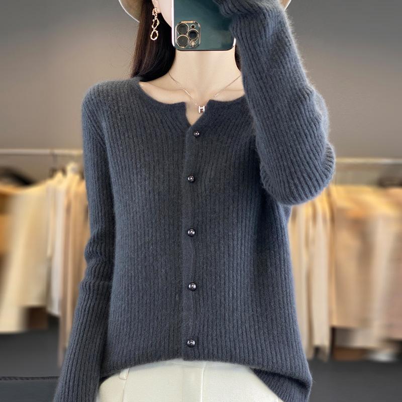 A New High-end Vertical Striped V-neck Knitted Cardigan for Early Autumn, Versatile Coat