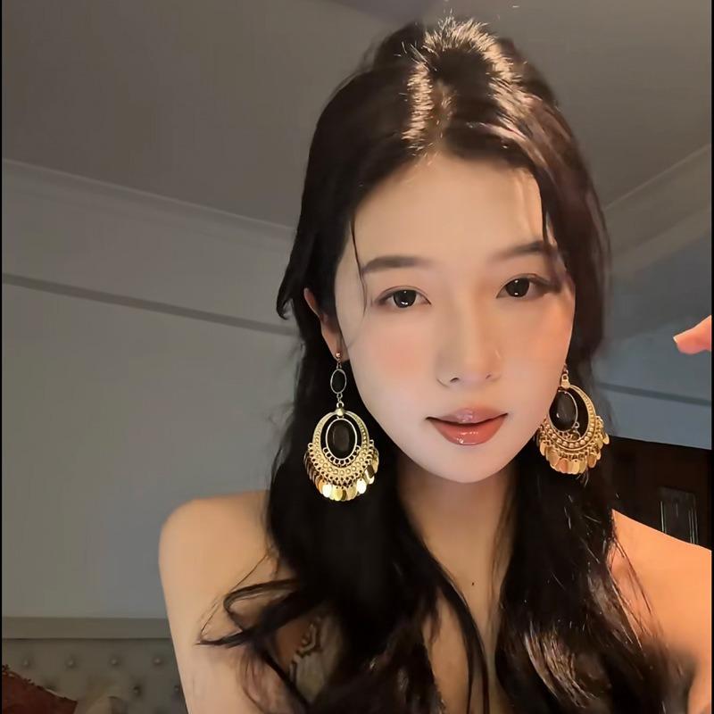 Retro ethnic style round hollow earrings Bohemian temperament elegant earrings niche fashion light luxury earrings women