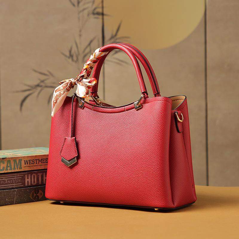 2024 Autumn/Winter New Niche Handbag Fashionable Large Capacity Commuting Bridal Wedding Bag Single Shoulder Crossbody Tote Bag