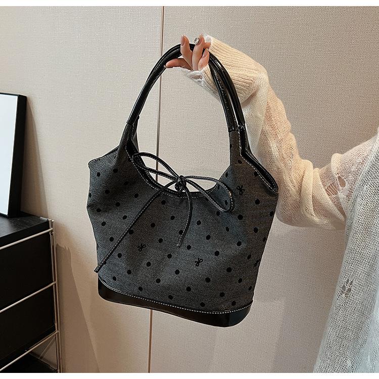 Hand carrying retro casual tote bag women's 2025 new Korean version trendy fashion polka dot underarm bag large capacity women's bag