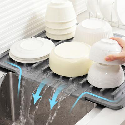 Tapis d'égouttoir d'évier Surface Antidérapante Grande Taille Silicone Épais Résistant à la Chaleur Flexible Porte-couverts avec Design d'Égouttage Incliné