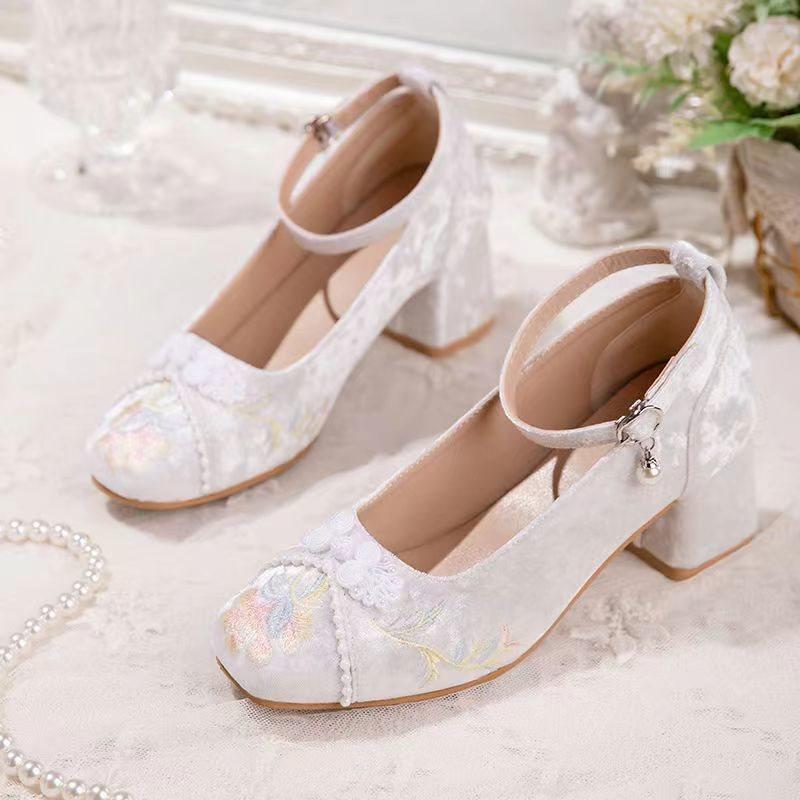 

Антикварная замшевая вышивка ремешок на одно слово одинарные туфли весна и осень новые толстый каблук ретро с ципао платье-лошадь высокие каблуки 35 бежевый