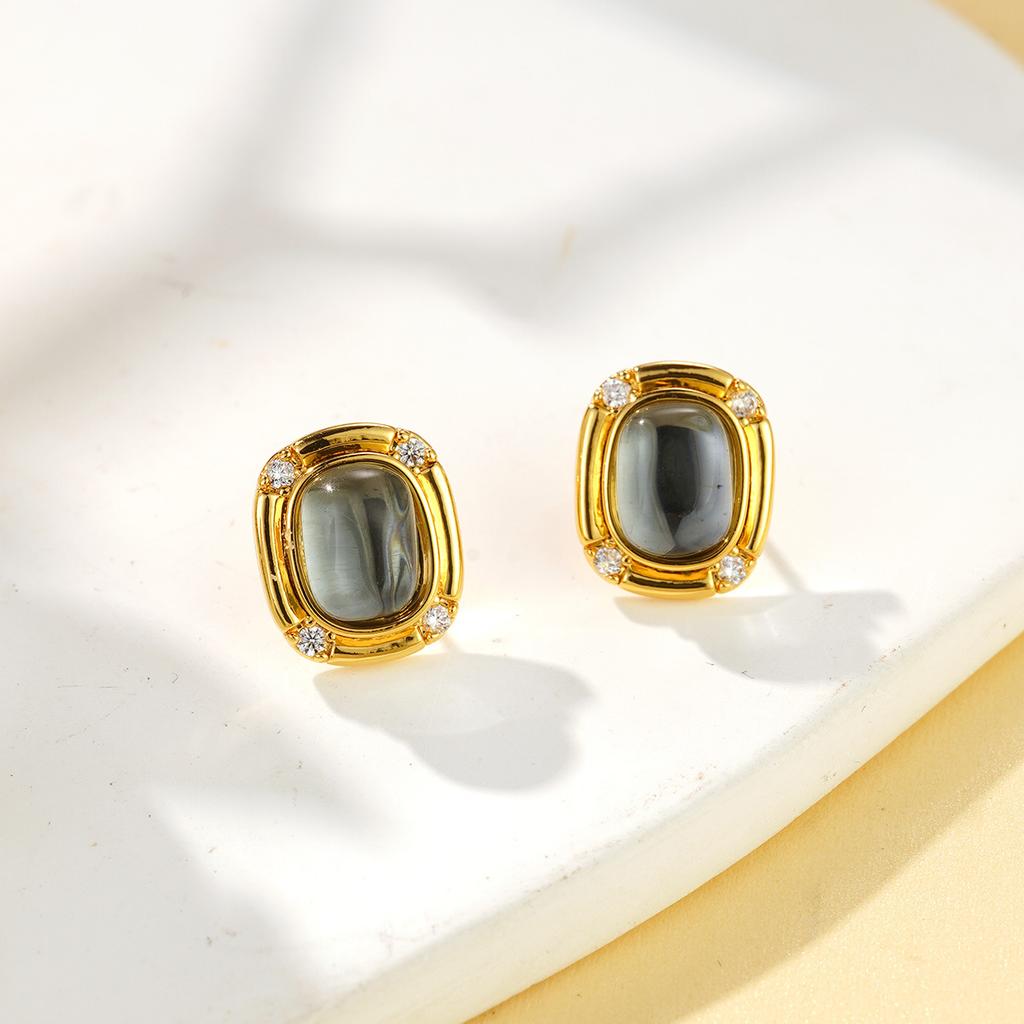 New French Light Luxury High-end Sense Niche Simple Dopamine Design Sense Inlaid Glass Small Silver Needle Ear Jewelry