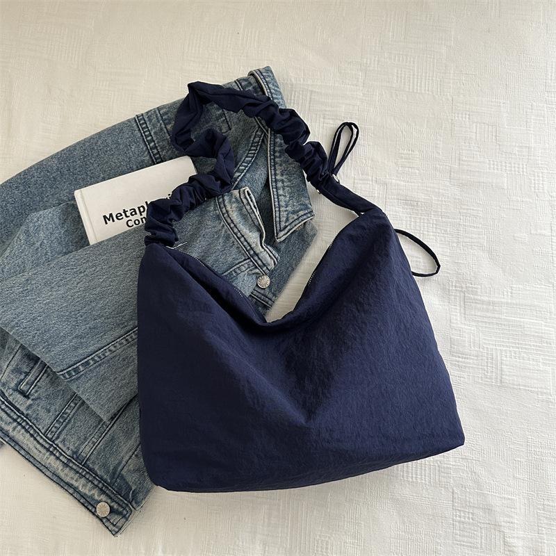 Large capacity cloud pleated drawstring shoulder strap shoulder bag solid color simple lazy style versatile messenger tote bag