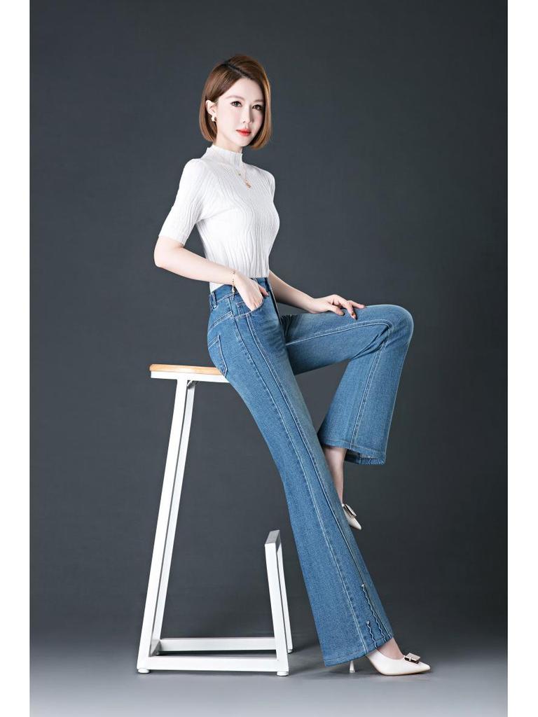 Women's Light Color High-Waisted Micro-Flare Jeans, Elastic and Slimming, Colored Thread, Plus Size, Ideal for Spring and Autumn
