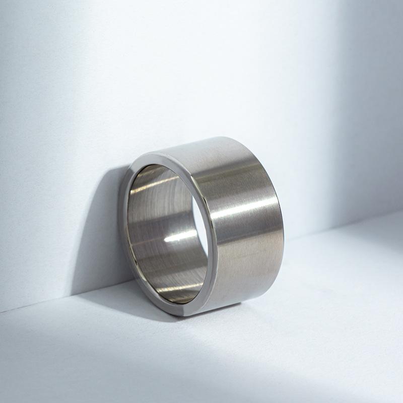 Gioielli Europei e Americani Anello in Acciaio di Titanio Opaco Superficie Sabbiosa Largo 12MM Anello di Matrimonio Punk