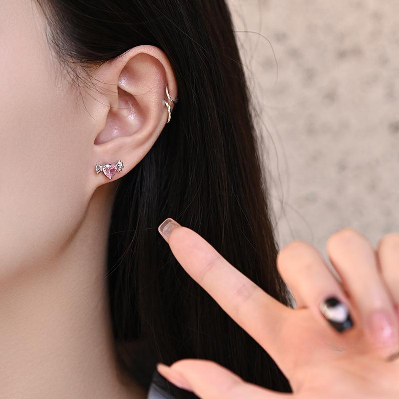 Kleine rosa Diamant-Ohrringe mit Liebesflügeln, exquisites, leichtes, luxuriöses, süßes, mädchenhaftes Nischendesign