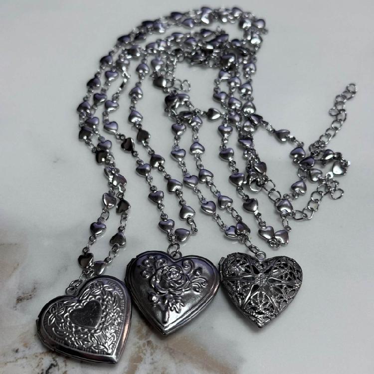 Heart Locket Necklace Featuring Delicate Engravings Vintage Neck Jewelry Fashion Accessory for Modern and Retro Styles