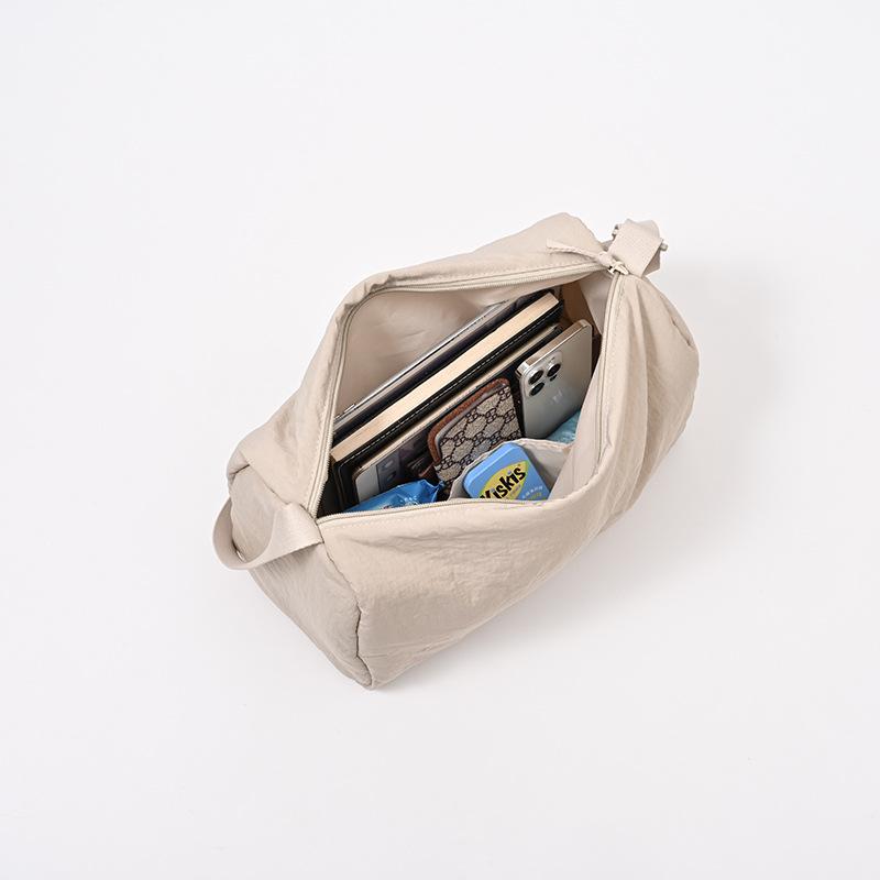 Japanese Nylon Bag Fitness Sports Messenger Bag Women'S Leisure Solid Color Pendant Feeling Student Shoulder Bag Large Capacity Tote Bag