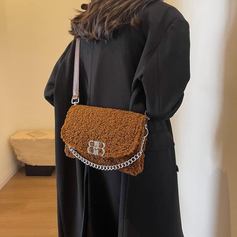 Fashion plush chain Internet celebrity shoulder messenger bag women large capacity sweet cool babes tote armpit bag plush