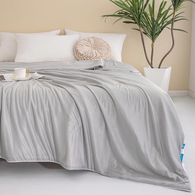 Cool Feeling Class A Ice Cream Summer Cool Quilt, Household Solid Color Summer Quilt Machine Washable Air Conditioner Quilt Summer Ice Silk Thin Quilt