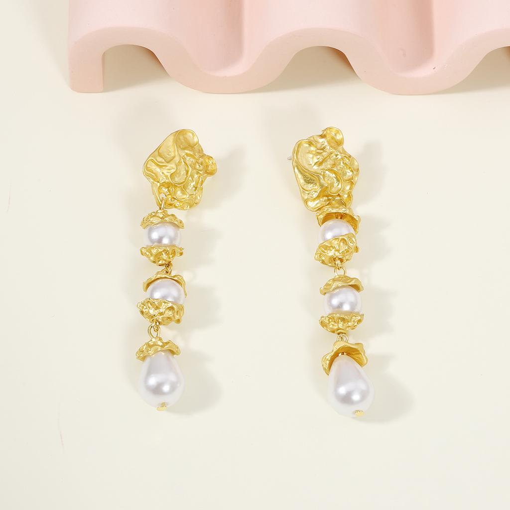 Medieval retro court-style earrings, floral pearl earrings, alloy high-end design earrings