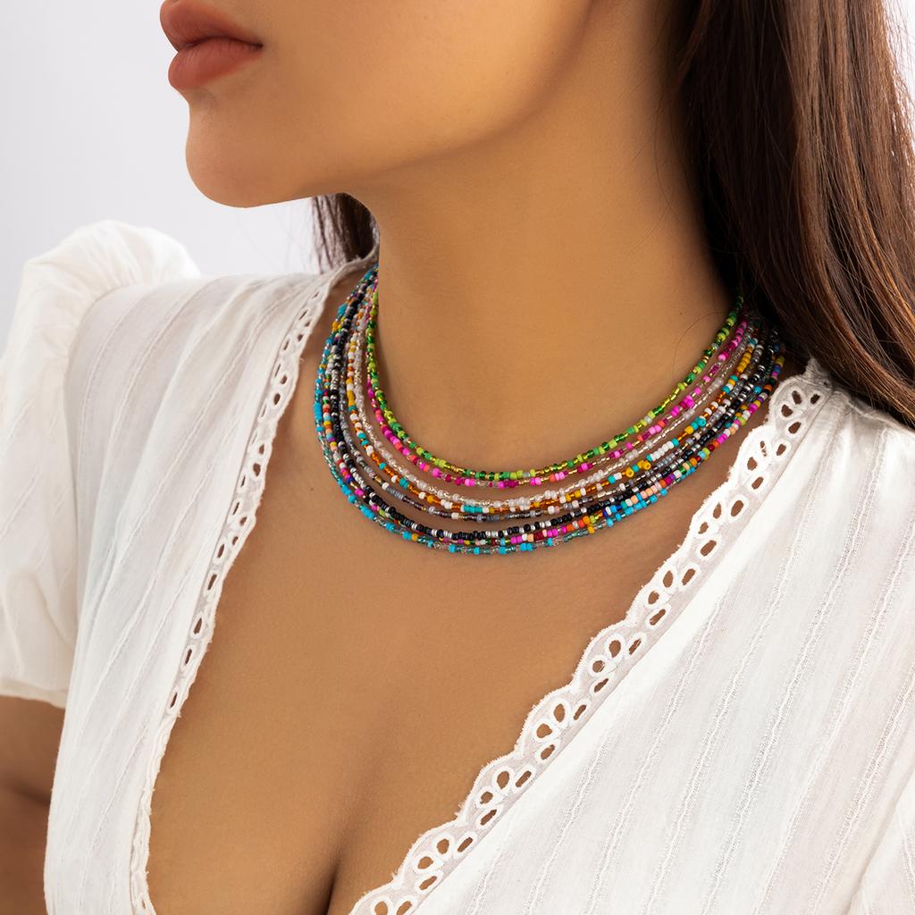 IngeSight.Z Collier Ras-du-cou Bohème Coloré en Perles de Riz pour Femmes Fait Main Été Court Chaînes de Clavicule Bijoux de Fête
