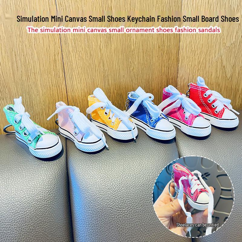 Mini Portachiavi Sneaker in Tela: Ciondolo Zaino alla Moda e Regalo Elegante