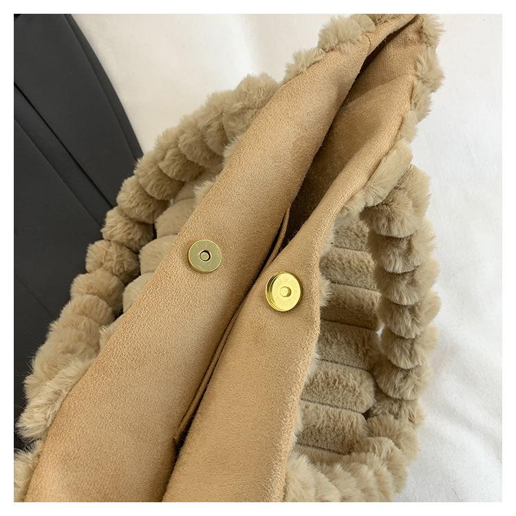 Women's High-End Plush Handbag - Large Capacity, Versatile Commuter Shoulder Bag for Autumn and Winter