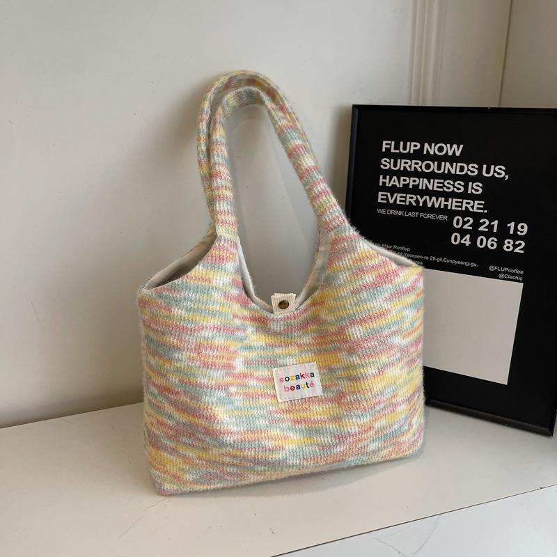 

Зимняя плюшевая сумка большой вместимости женская, нишевая дизайнерская сумка через плечо в японском стиле ins, универсальная студенческая сумка-тоут розовый