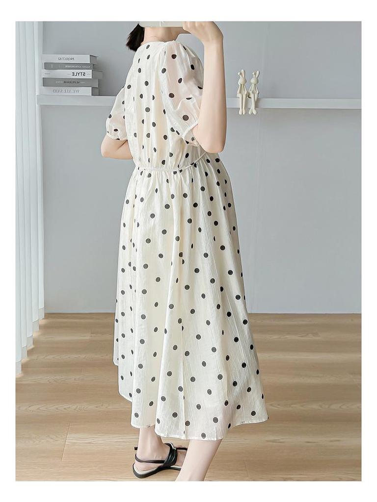 Summer Polka Dot V-Neck Dress: Retro French Style with Puff Sleeves for Expecting Mothers.
