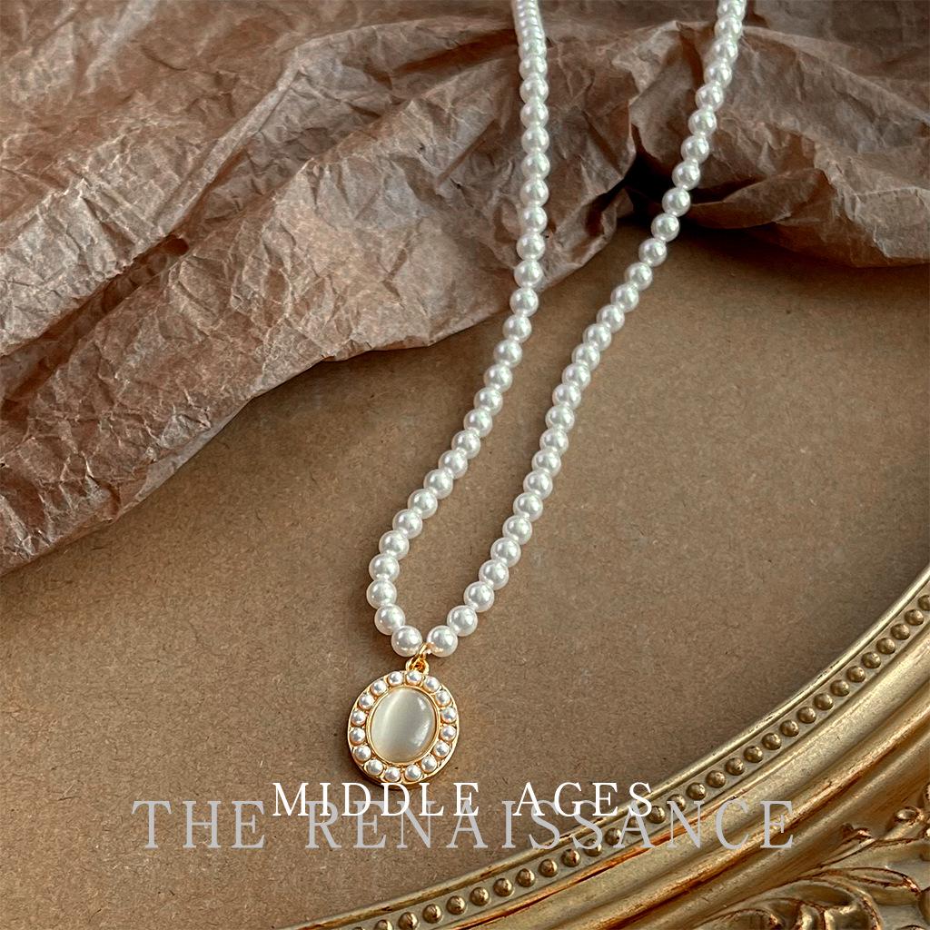 Pre-Owned Baroque Pearl Floral Stud Earrings: Vintage French Retro Light Luxury Jewelry