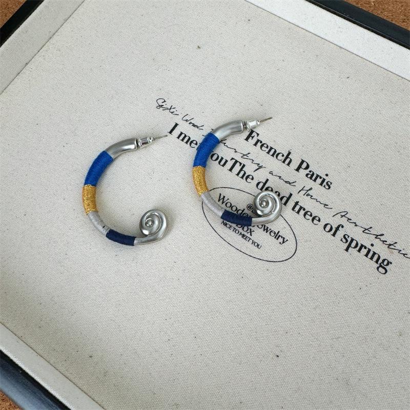 Eleganter C-förmiger Wellen-Ohrklemme: Minimalistische 925er Silber Ohrstecker mit Webdesign für Damen