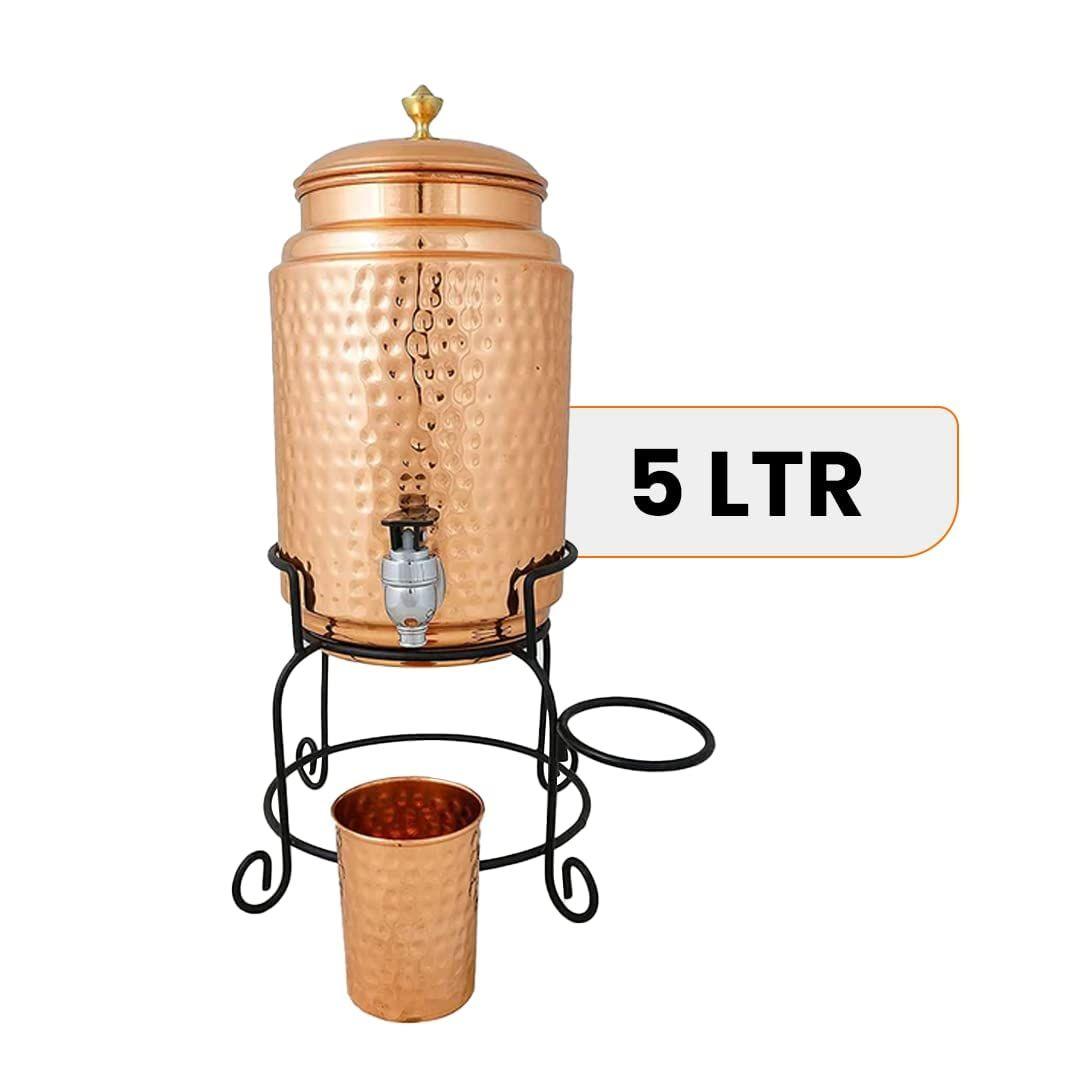 SHANKAR & SONS Distributeur d'eau en cuivre de 5 litres avec support et 2 verres | Sans BPA, non toxique | Texture martelée, antirouille et durable | avec les bienfaits supplémentaires du