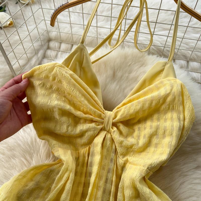 Frühlings- und Sommeratmosphäre Damen V-Ausschnitt Gedrehtes Neckholderkleid mit Unregelmäßigen Rüschen