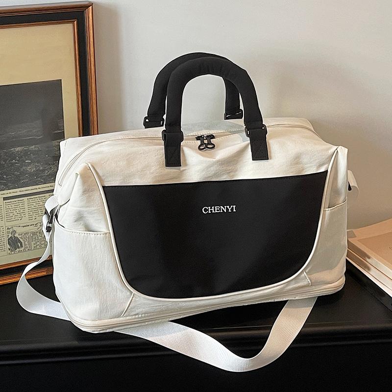 

Fashion Casual Travel Bag with Adjustable Strap Perfect for Overnight Trips Gym Outdoor Activities and Daily Use 44 × 18 × 37 cm белый
