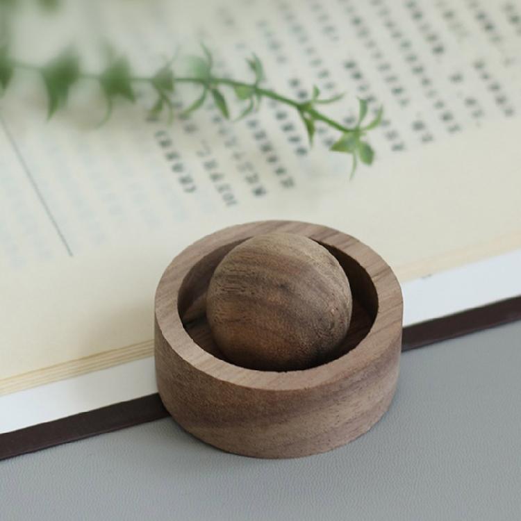 Solid Wood Aromatherapies Diffuser Ball Reusable Essential Oil Dispenser Decoration For Home Office And Vehicle Use