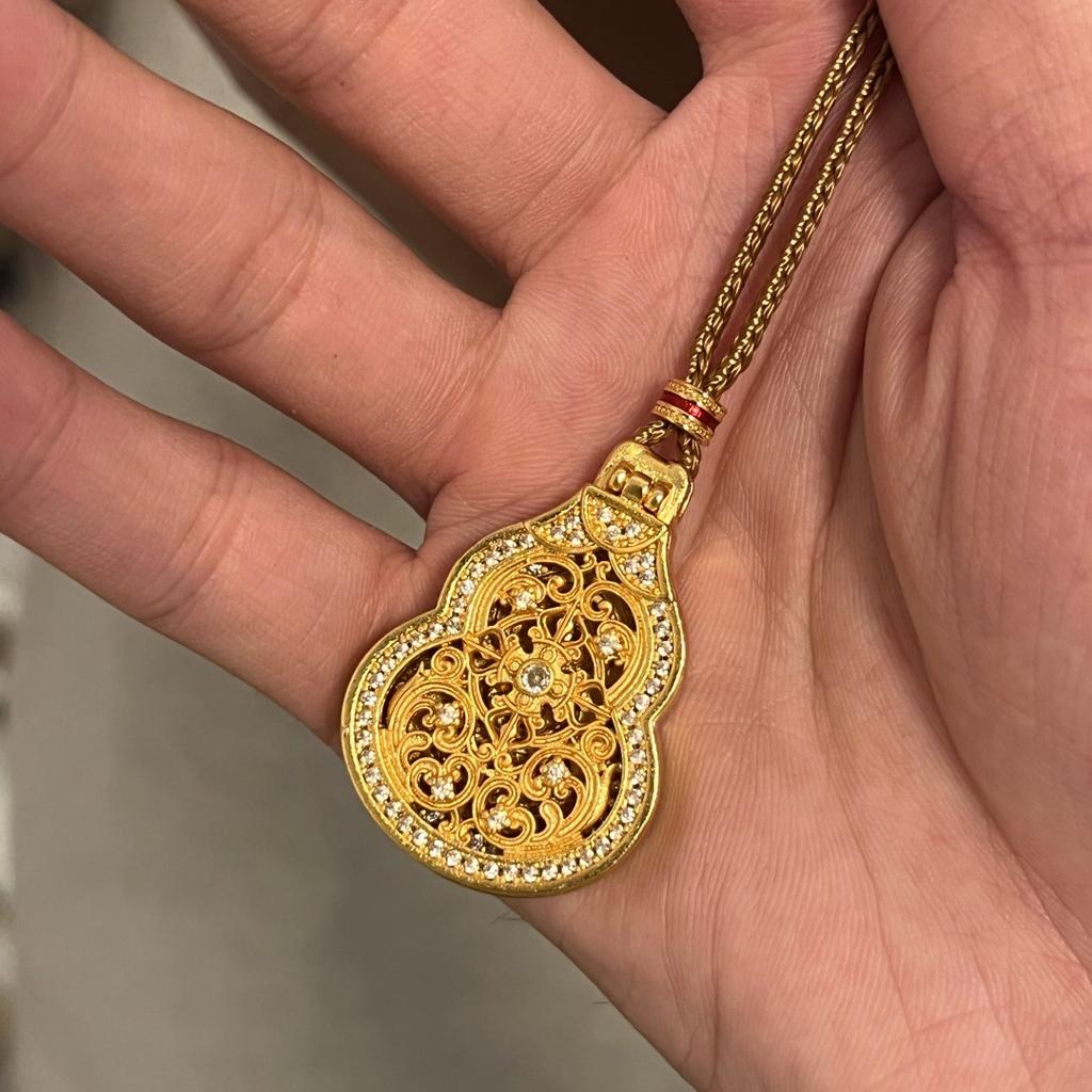 Vintager Vintage Hollow Filigree Inlaid Gemstone Gourd Pendant Necklace for Women, Openable Personal Buddha Amulet Sweater Chain