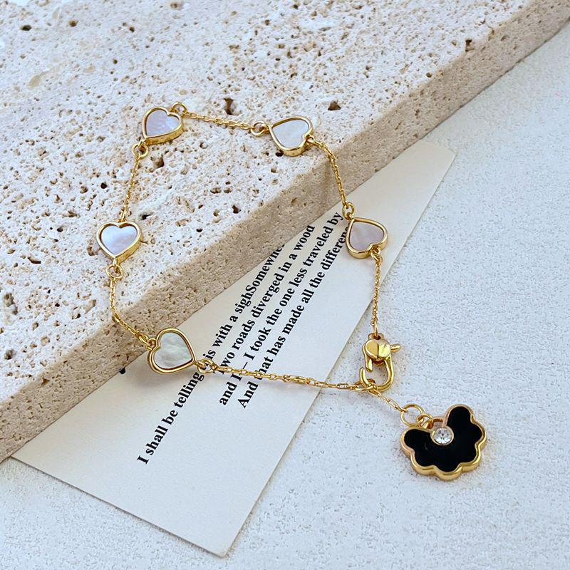 

Элегантный набор: колье-подвеска в виде сердца с инкрустацией ракушкой и эмалевое облачко, браслет