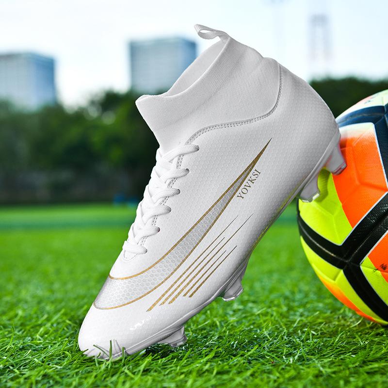 

New men s and women s football shoes training shoes men s summer primary school students football shoes broken nail shoes women s long and short nail 35