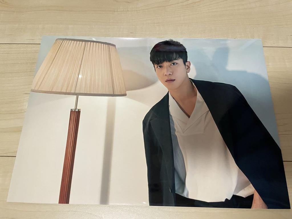 [USED] CNBLUE Yonghwa Photo Exhibition 4 Colors Limited Edition Photo