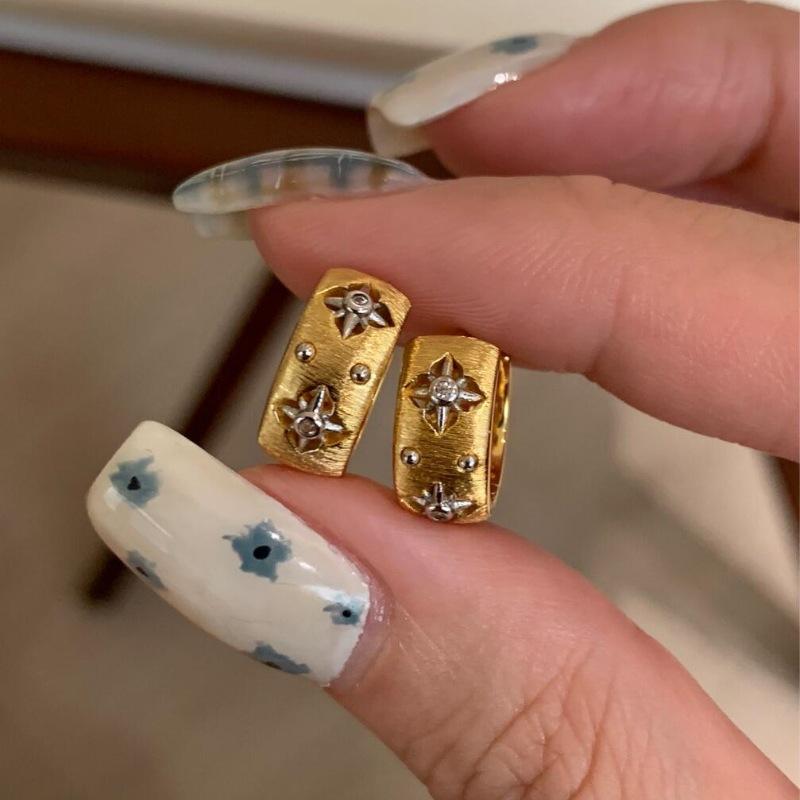 French Retro Buchi Style Gold Brushed Hollow Four-Leaf Clover Ring Stud Earrings Necklace Medieval High-End Jewelry Set